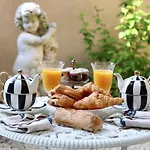 Lou Pitchoun Luxe Et Serenite Au Coeur De Familiale Avec Separee Avec Jardin Enchanteur Pour 4 Adultes Et 1 Enfant 쎙뜨호뻬
